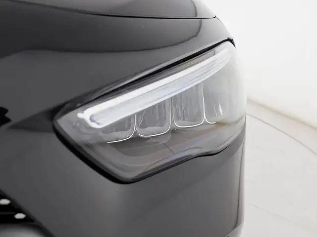 Mercedes-Benz GLA view 8