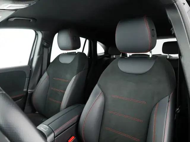 Mercedes-Benz GLA view 13