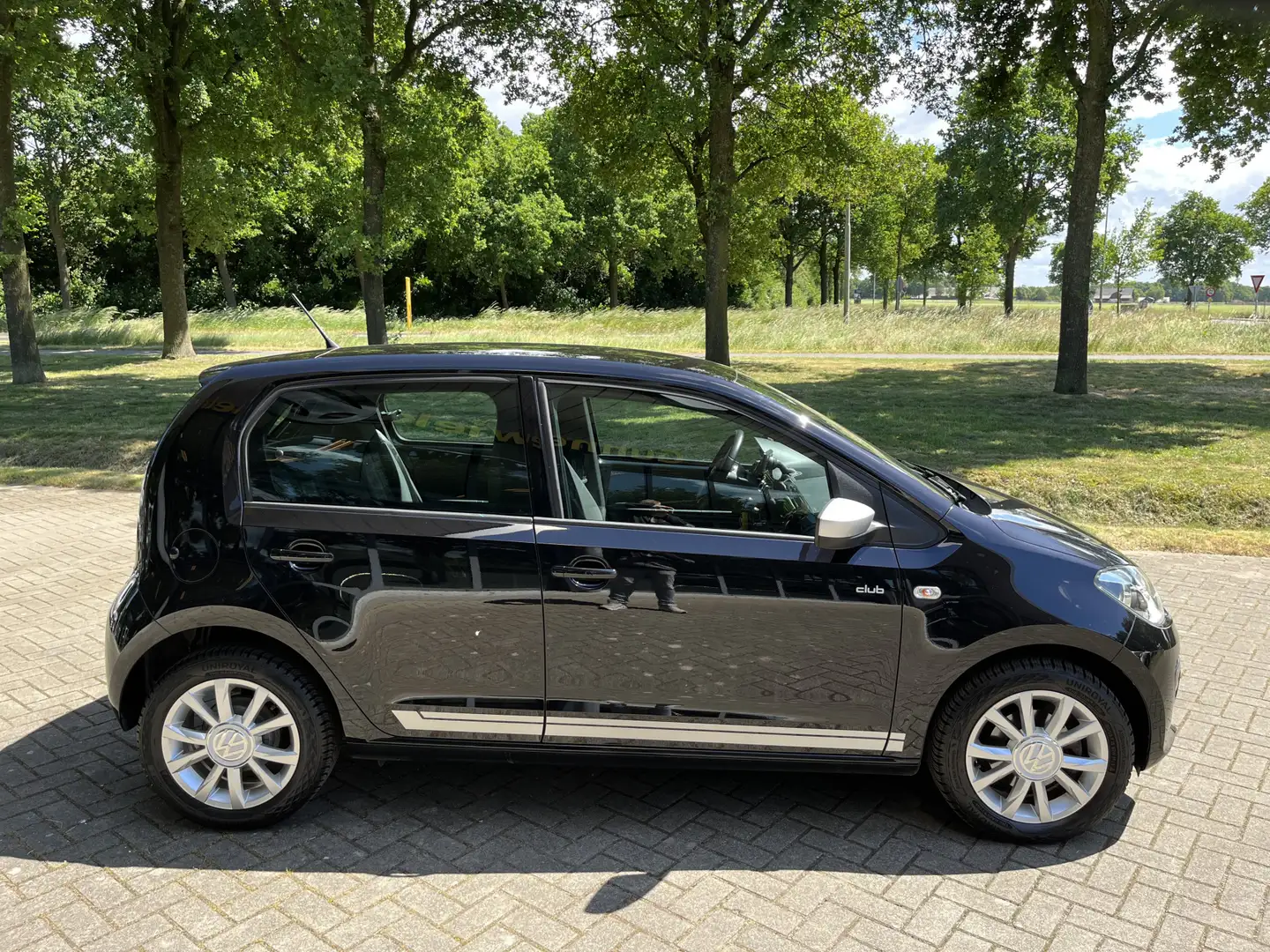Volkswagen up! 1.0 up! Edition BlueMotion | NAVI | BLUETOOTH | AI Schwarz - 2