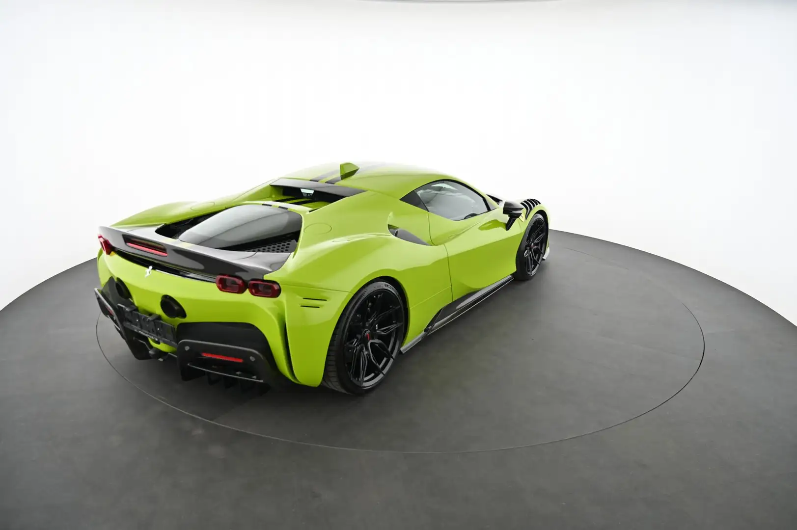 Ferrari SF90 Stradale 1 of 1 Novitec EXP € 445.400,- Grün - 2