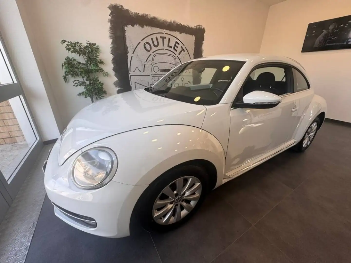 Volkswagen Maggiolino 1.6 tdi Design 105cv Bianco - 2