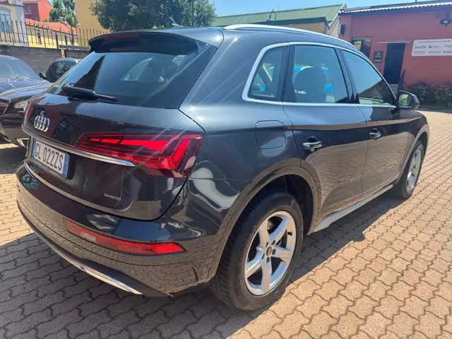 Audi Q5 view 5