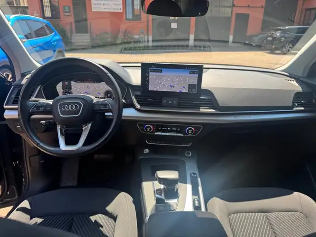 Audi Q5 view 8