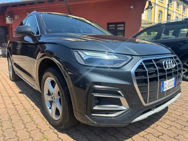 Audi Q5 view 2