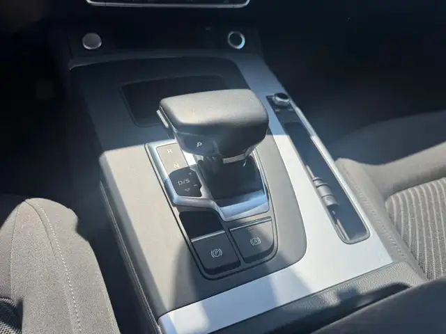 Audi Q5 view 11