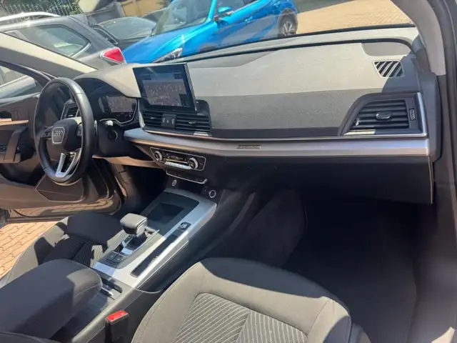 Audi Q5 view 12