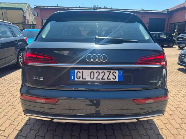 Audi Q5 view 4