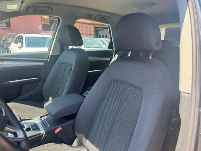 Audi Q5 view 14