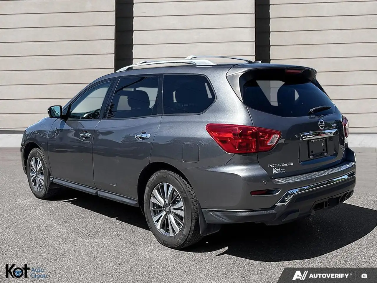 Nissan Pathfinder снимка Nissan Pathfinder