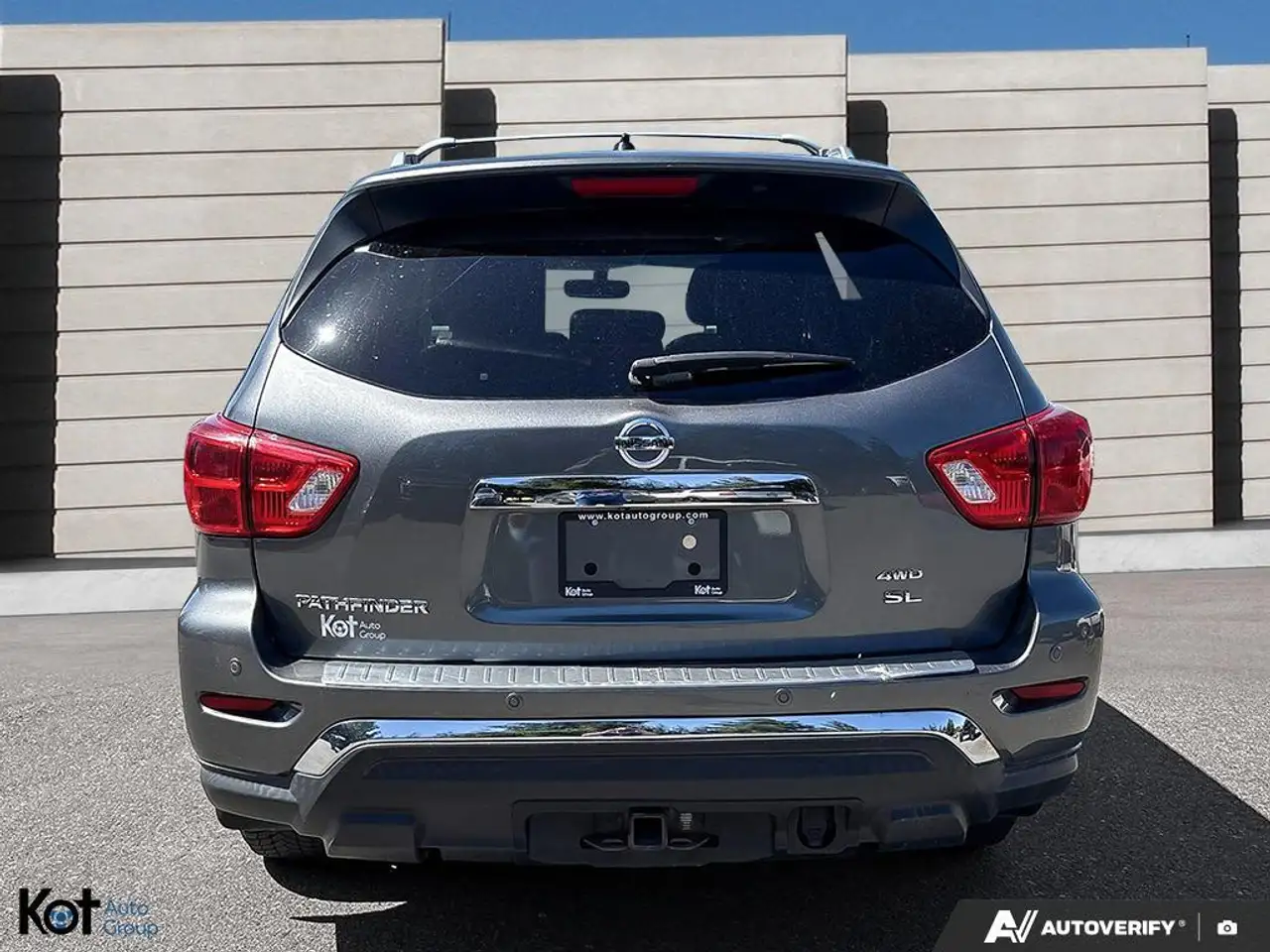 Nissan Pathfinder снимка Nissan Pathfinder