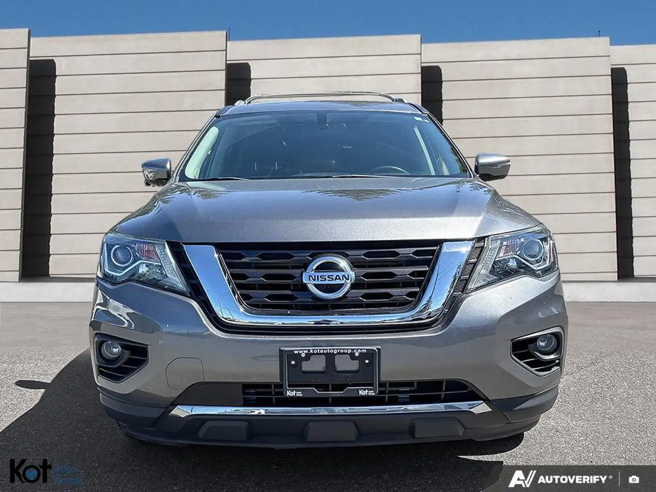 Nissan Pathfinder снимка Nissan Pathfinder