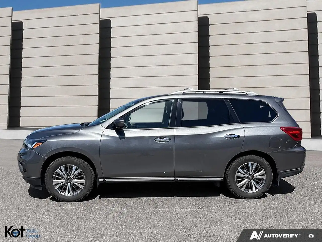 Nissan Pathfinder снимка Nissan Pathfinder