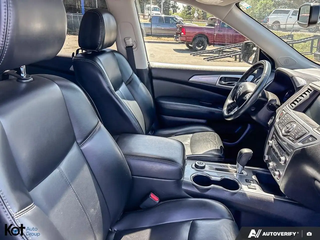 Nissan Pathfinder снимка Nissan Pathfinder