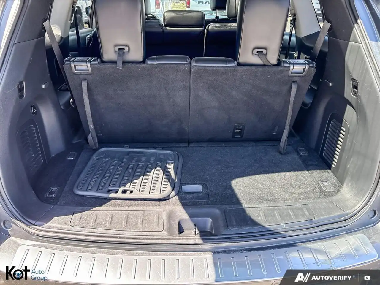 Nissan Pathfinder снимка Nissan Pathfinder