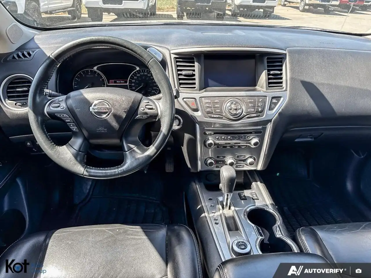 Nissan Pathfinder снимка Nissan Pathfinder