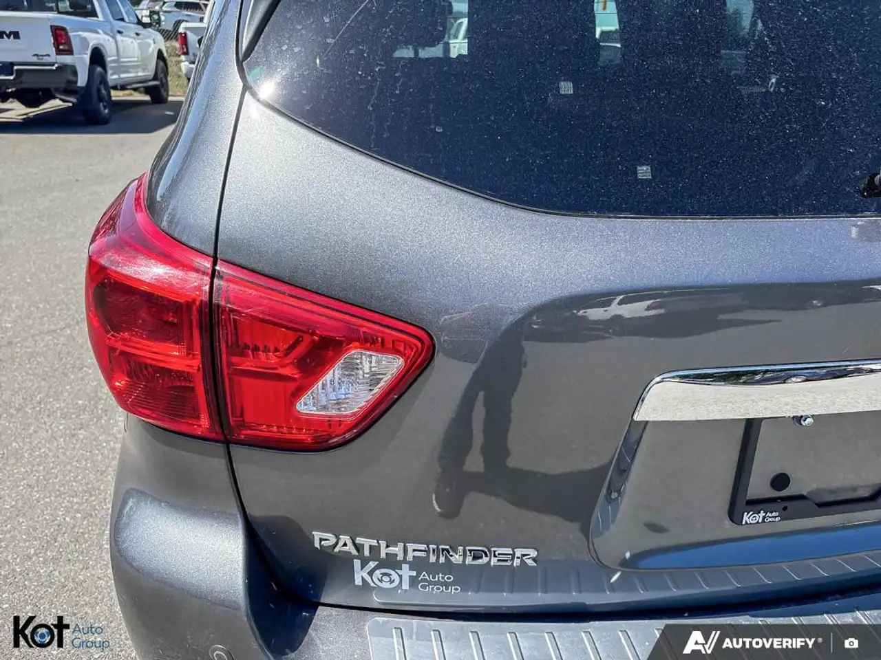 Nissan Pathfinder снимка Nissan Pathfinder