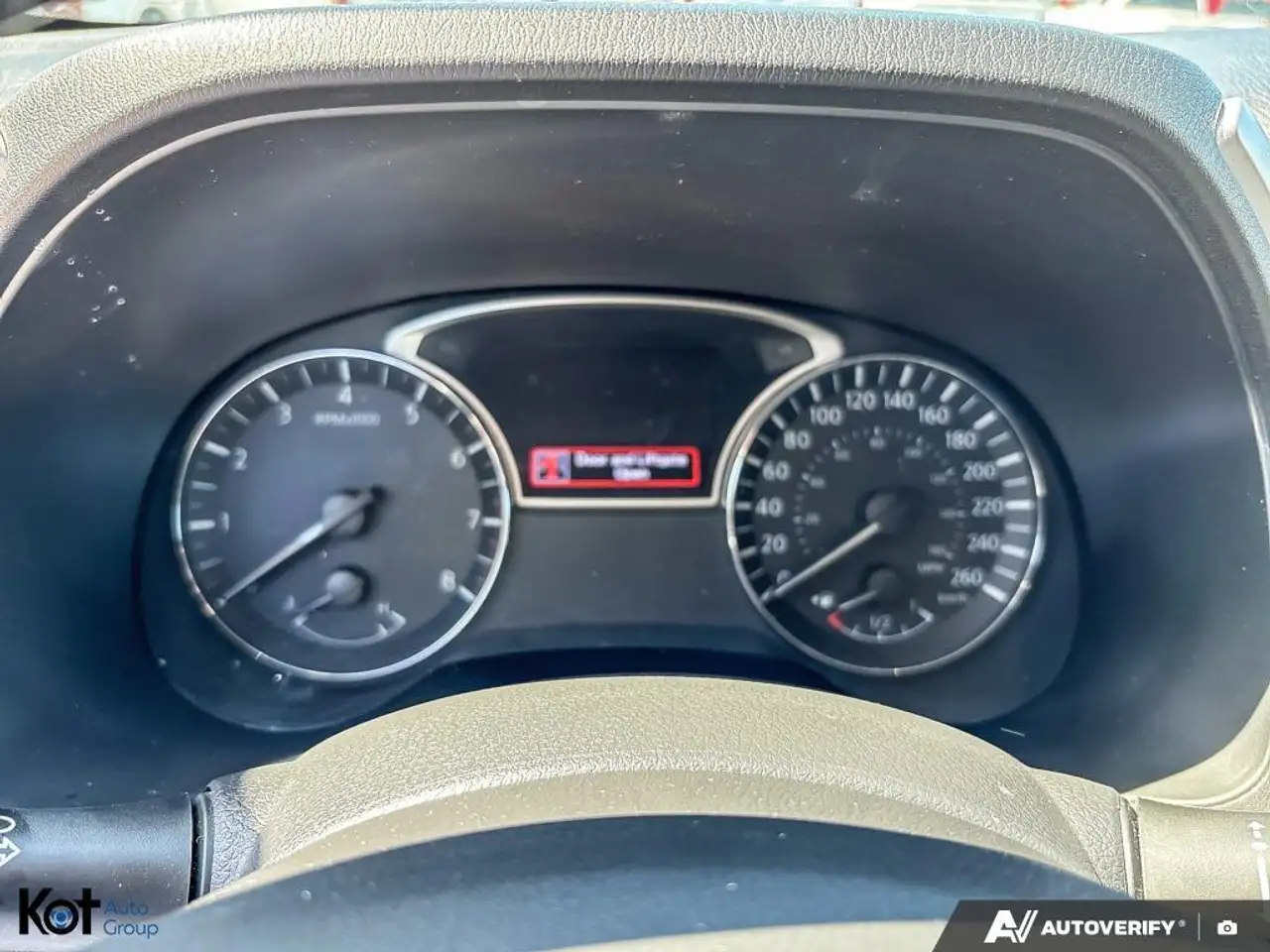 Nissan Pathfinder снимка Nissan Pathfinder