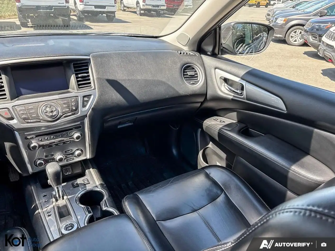 Nissan Pathfinder снимка Nissan Pathfinder