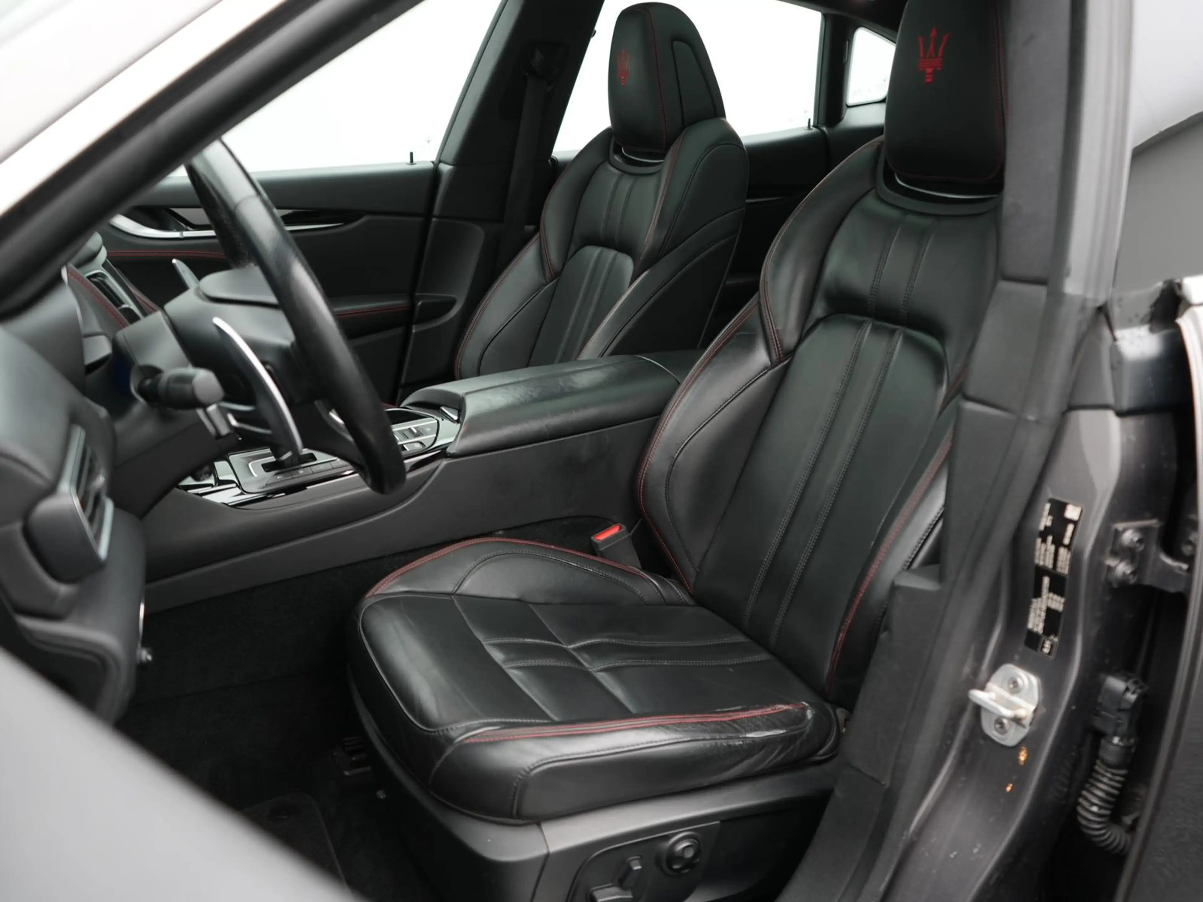 Maserati Levante AWD,PANO,LUFT,MEMO,H&K,NAVI,AHK,BIXENON — photo 6