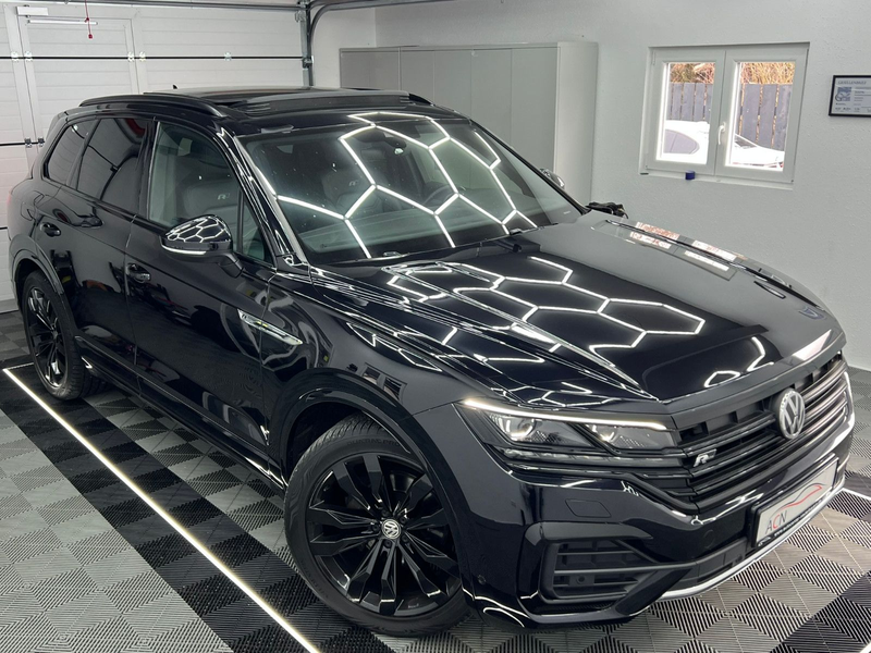 Volkswagen Touareg R-Line 4Motion/PANO/AHK/MATRIX/BLACK OP. — photo 11