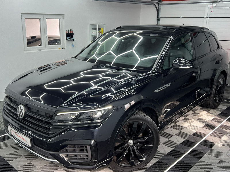 Volkswagen Touareg R-Line 4Motion/PANO/AHK/MATRIX/BLACK OP. — photo 8