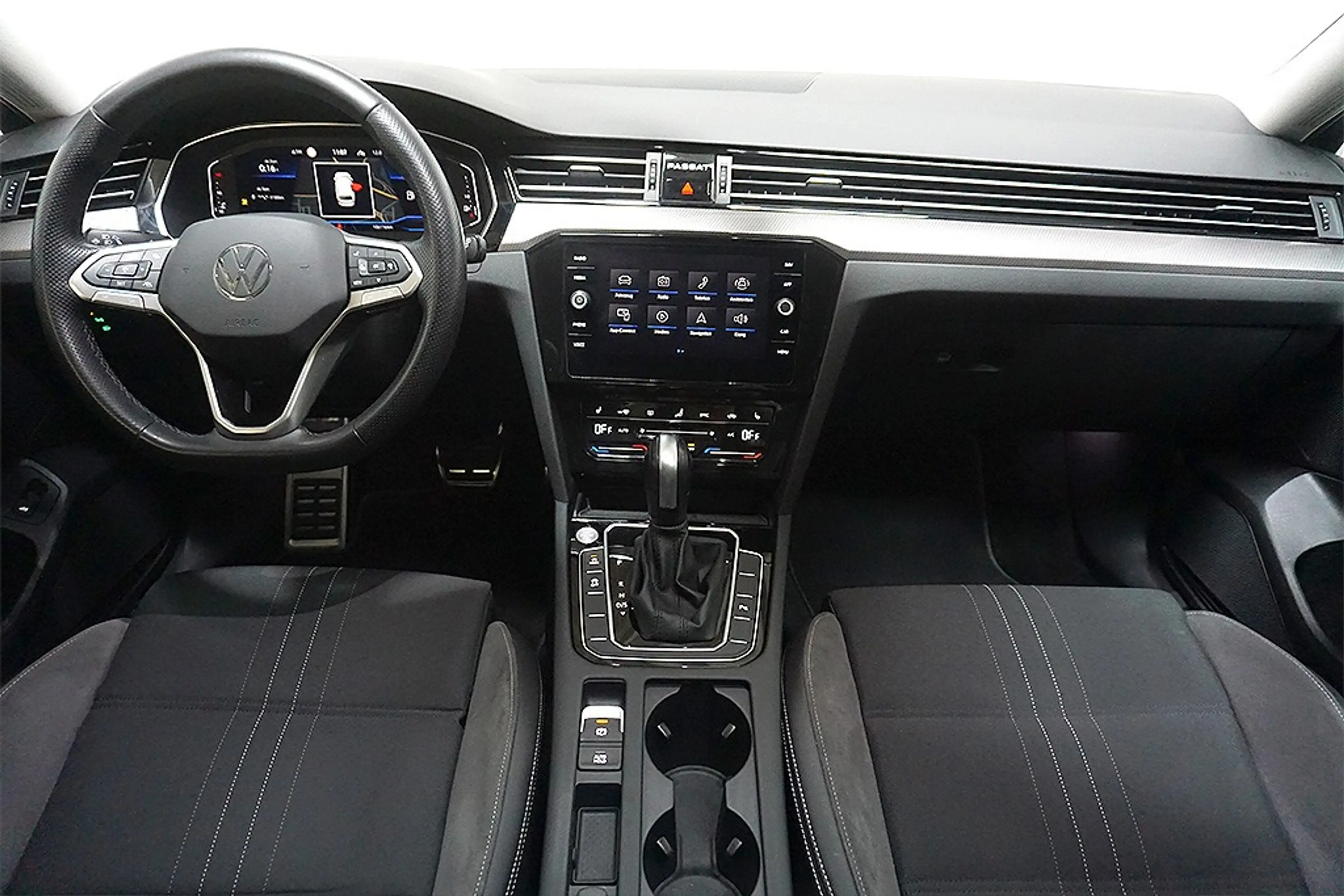Volkswagen Passat Alltrack 2.0TDI DSG 4M Virtual AHK Pano — photo 12