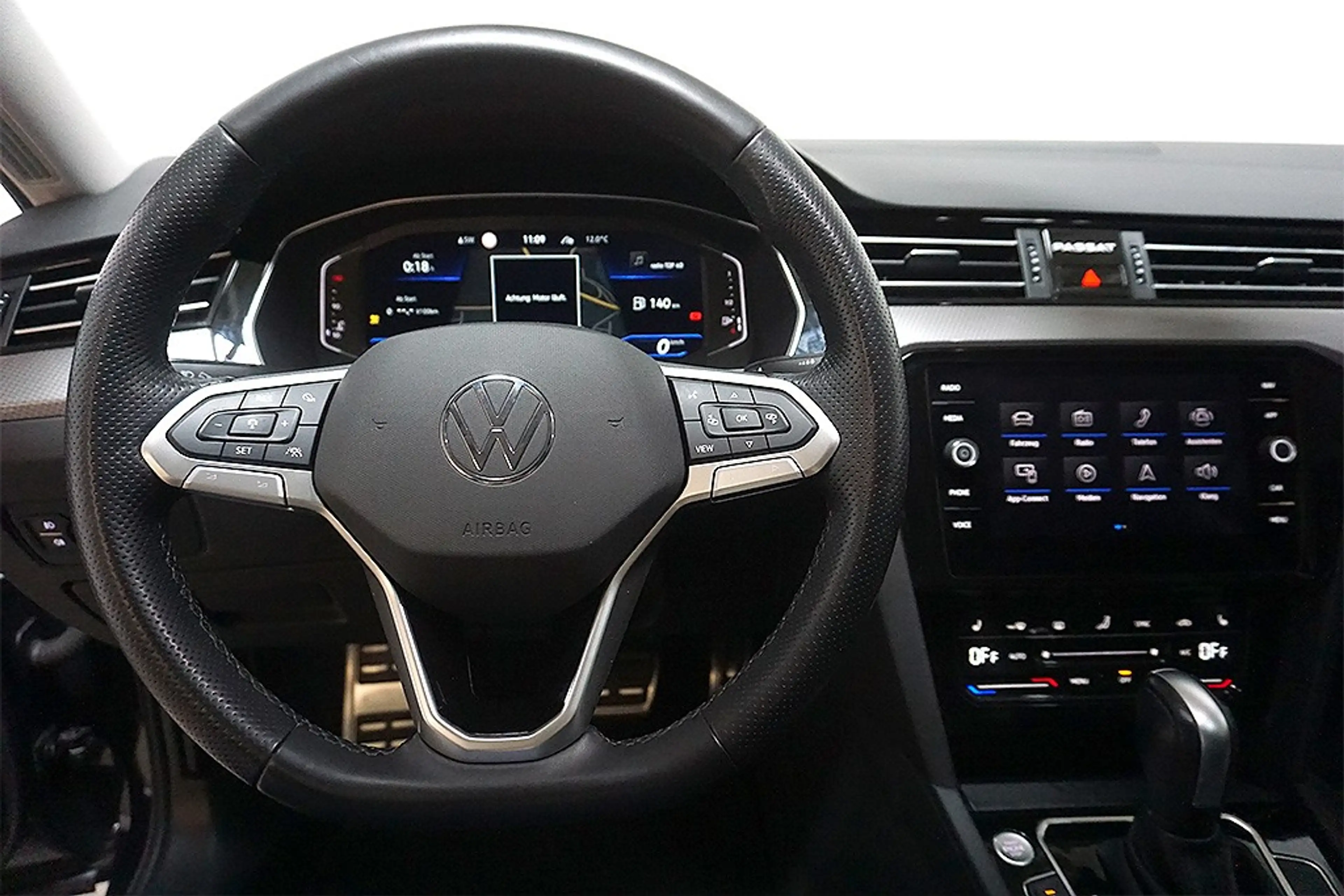 Volkswagen Passat Alltrack 2.0TDI DSG 4M Virtual AHK Pano — photo 13