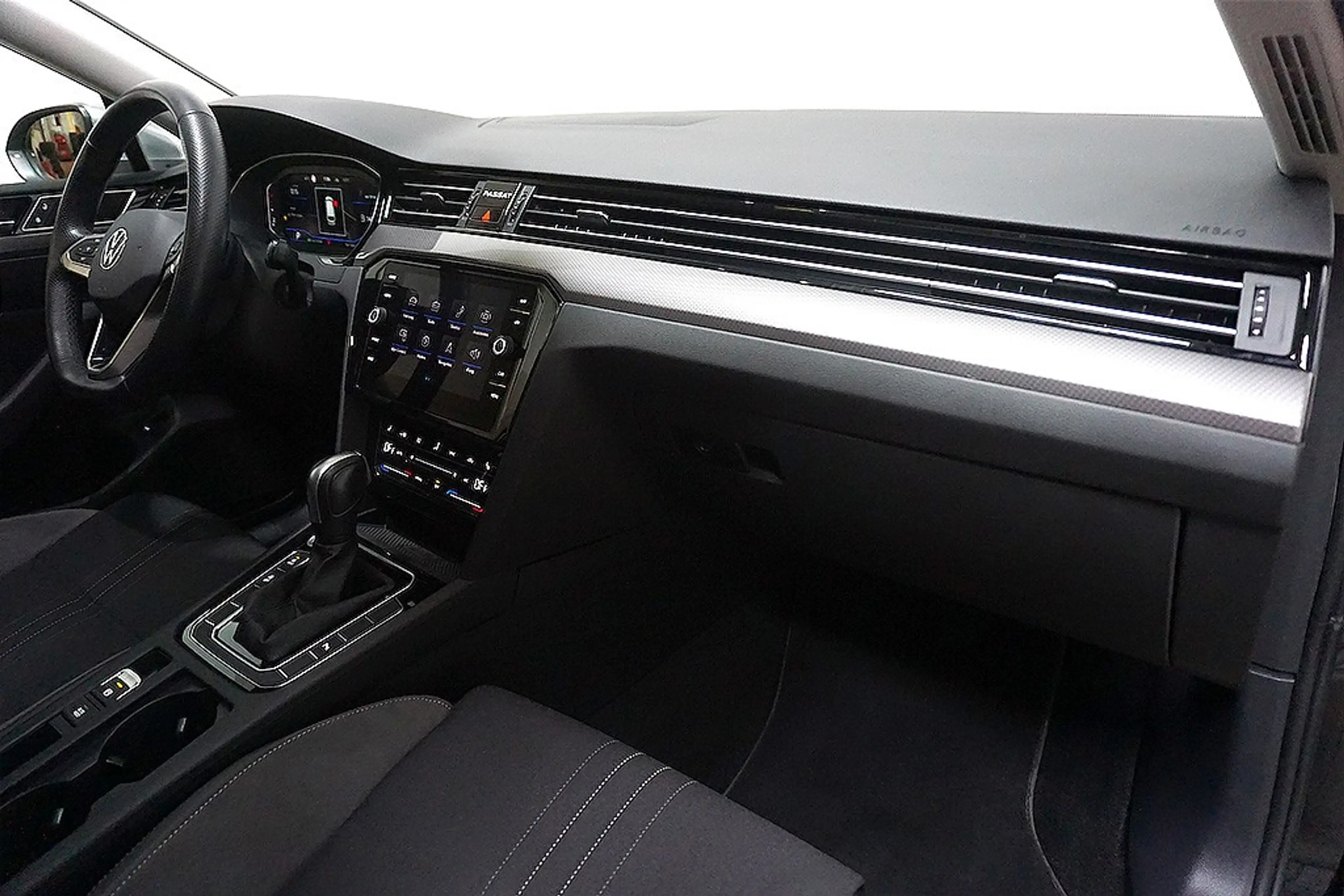 Volkswagen Passat Alltrack 2.0TDI DSG 4M Virtual AHK Pano — photo 14