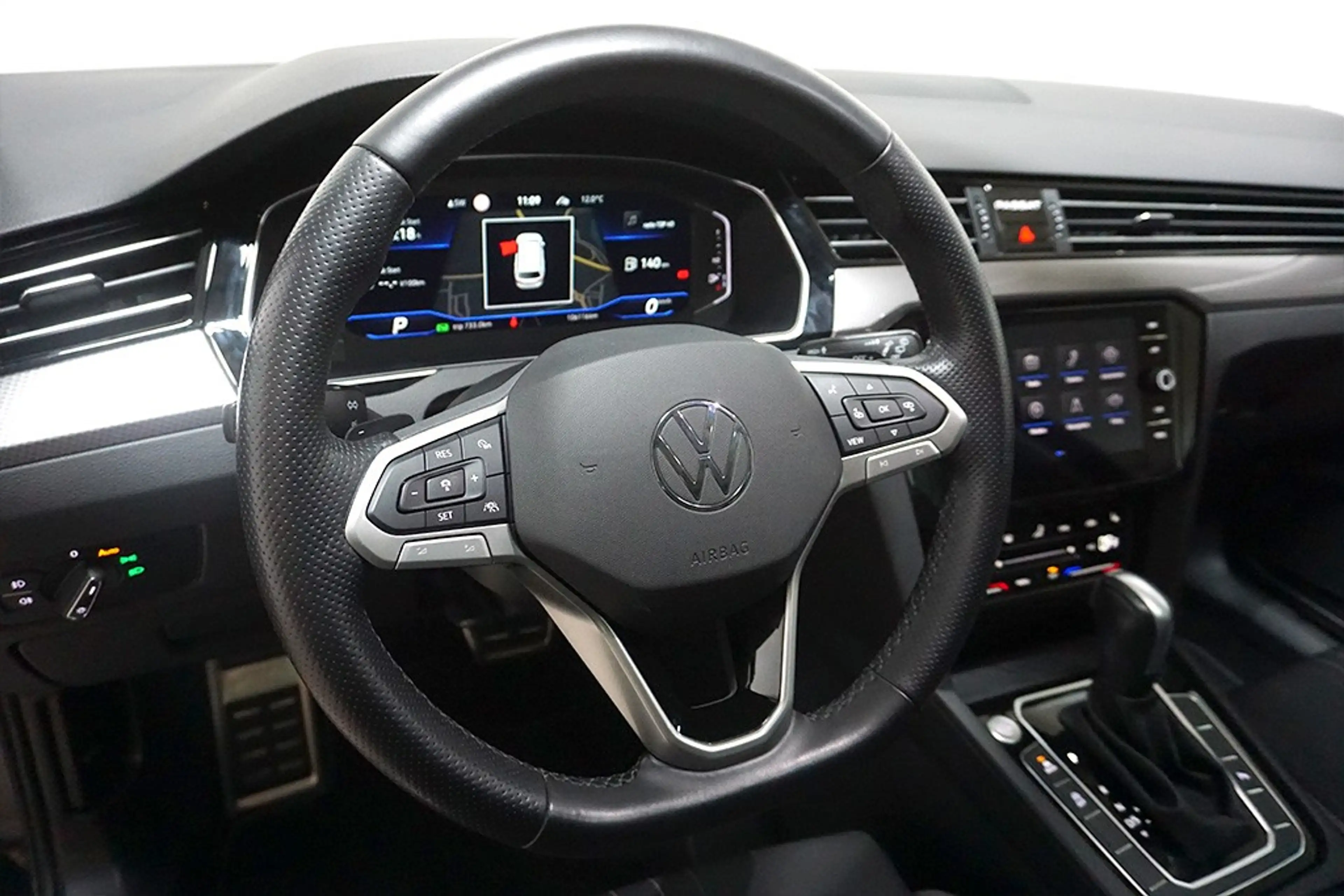 Volkswagen Passat Alltrack 2.0TDI DSG 4M Virtual AHK Pano — photo 11