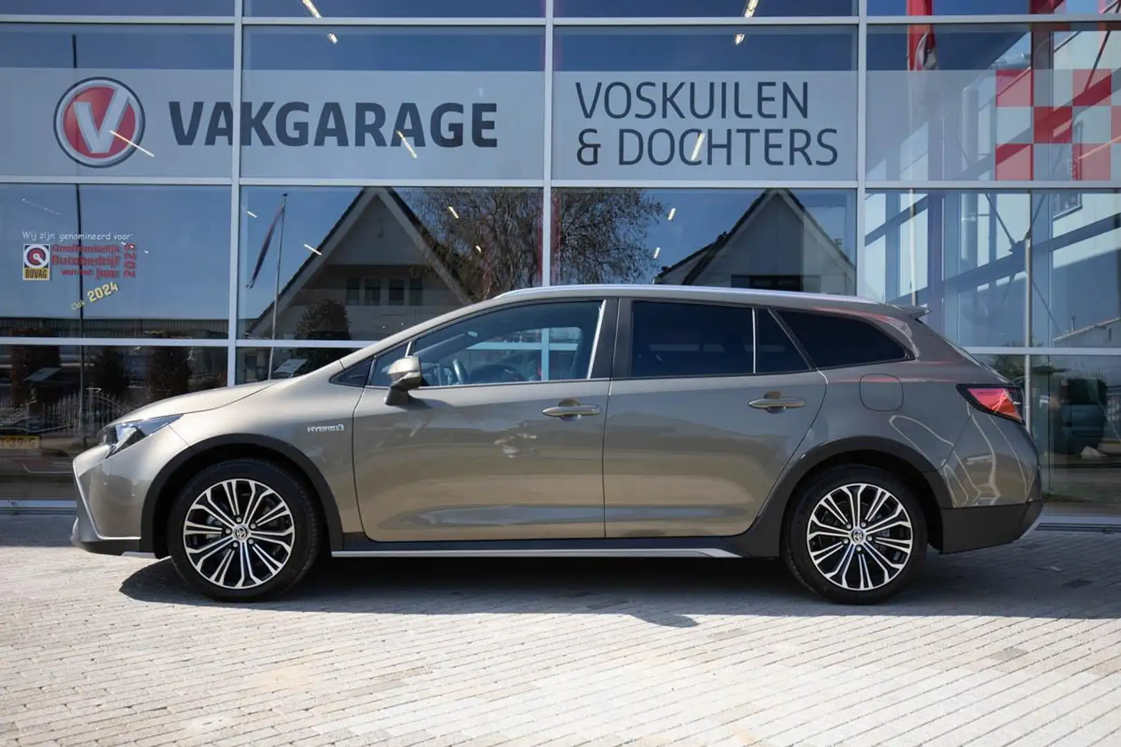 Toyota Corolla Touring Sports 2.0 Hybrid Trek Verde - 2
