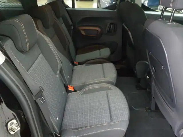 Peugeot Rifter view 13