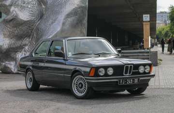 E21 Restomod by Munich Icons