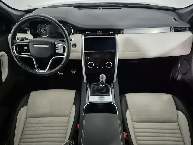 Land Rover Discovery Sport view 4