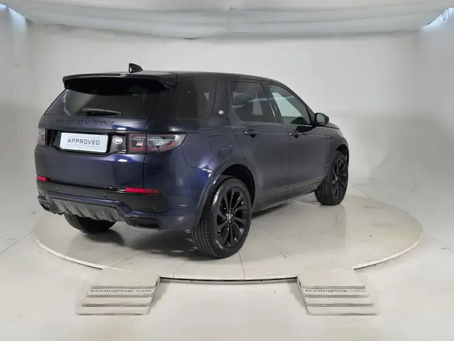 Land Rover Discovery Sport view 2