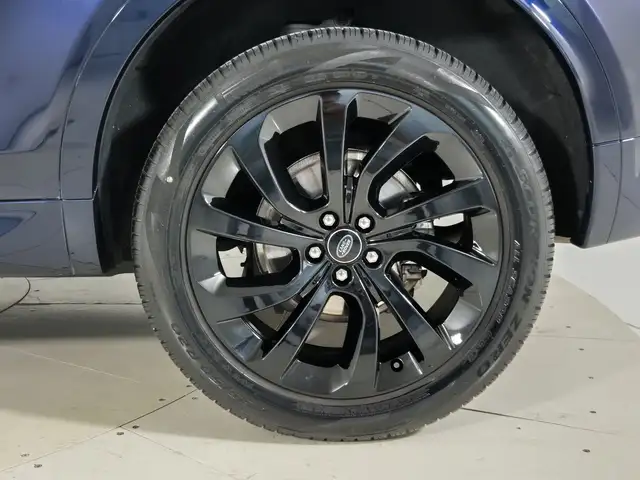 Land Rover Discovery Sport view 9