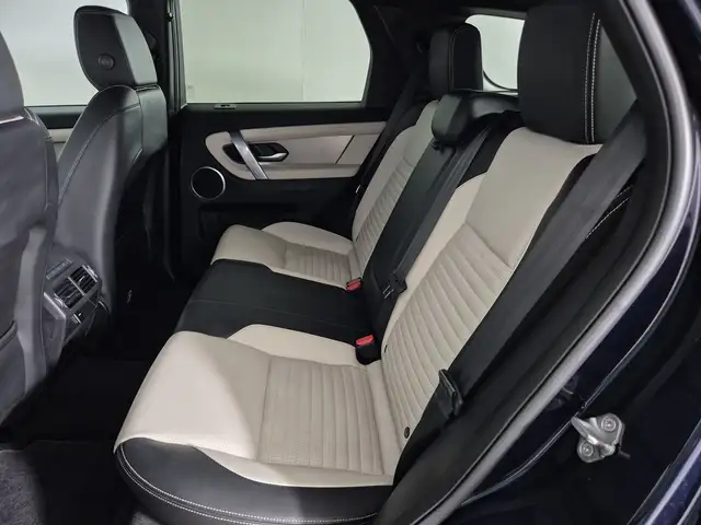 Land Rover Discovery Sport view 5