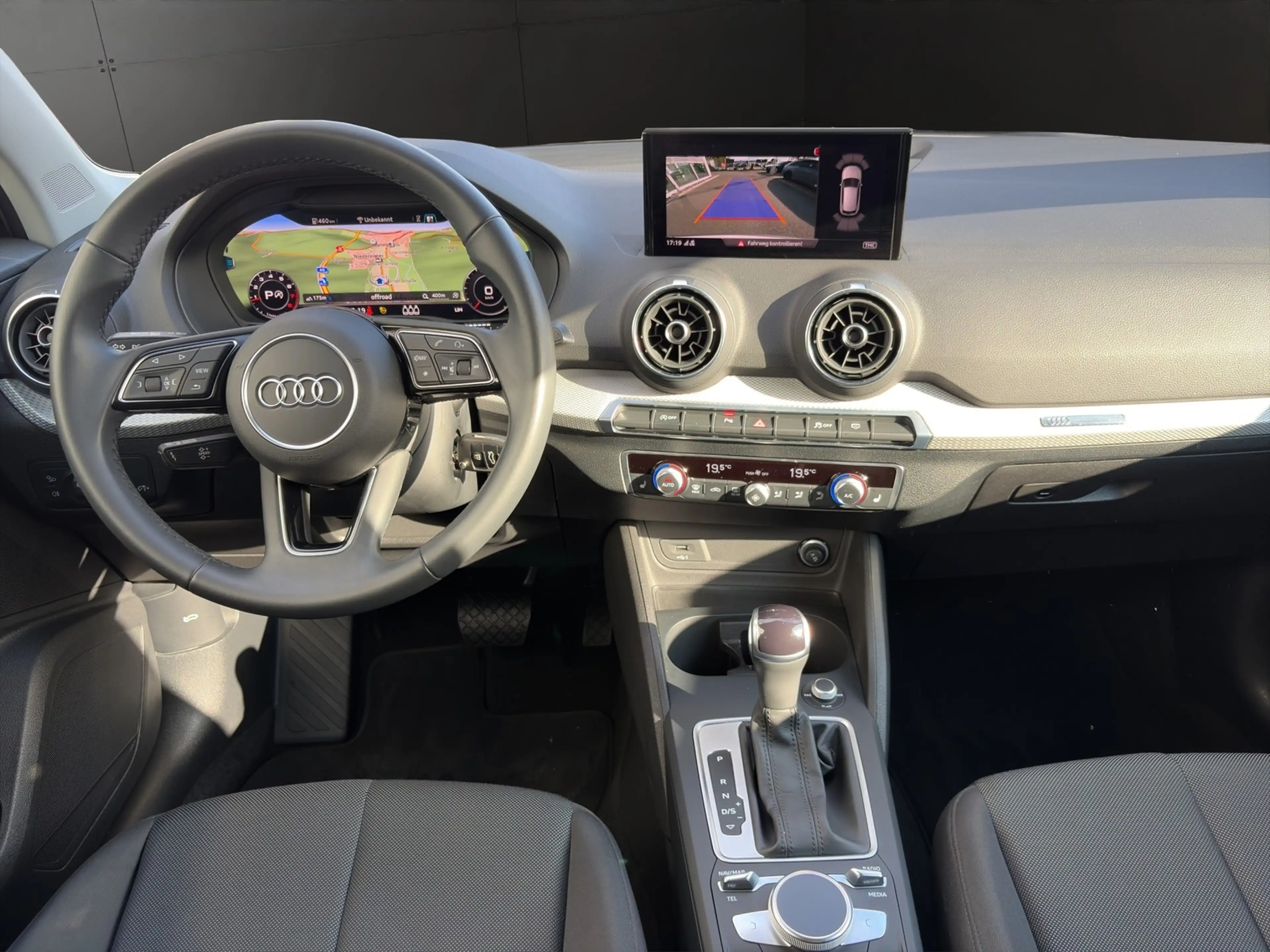 Audi Q2 35 TFSI Kamera+Navi+Matrix — photo 14