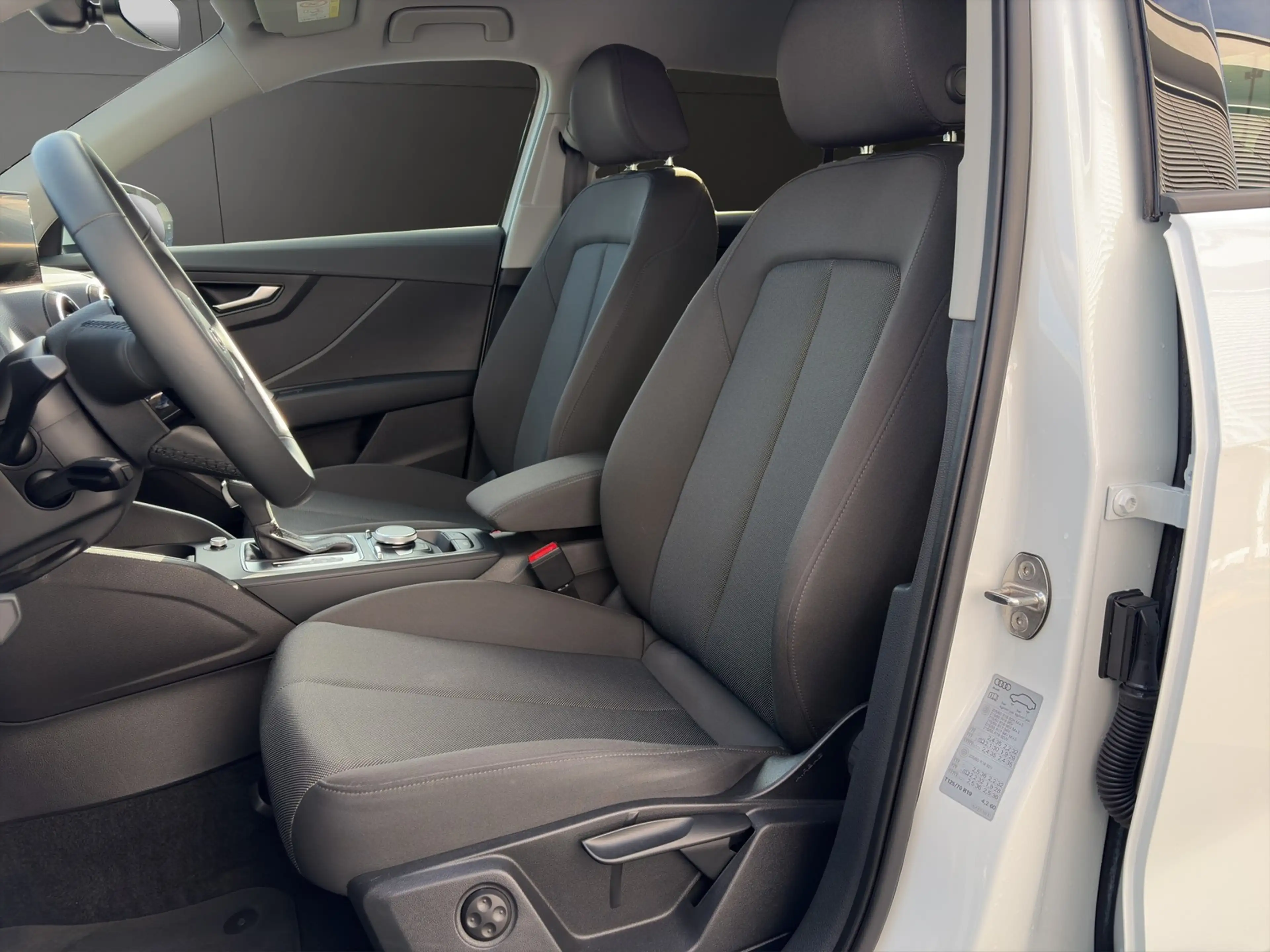 Audi Q2 35 TFSI Kamera+Navi+Matrix — photo 7
