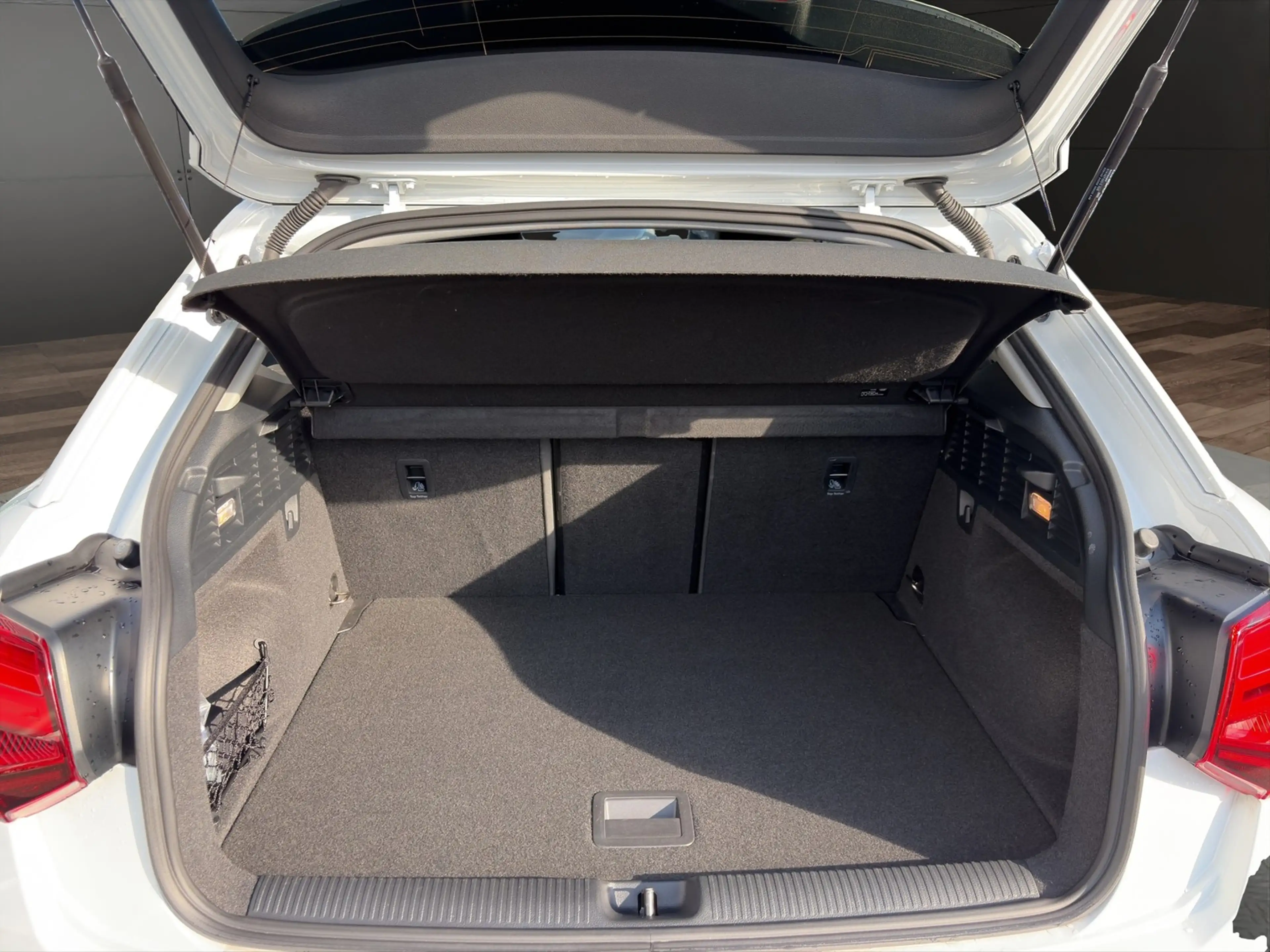 Audi Q2 35 TFSI Kamera+Navi+Matrix — photo 15