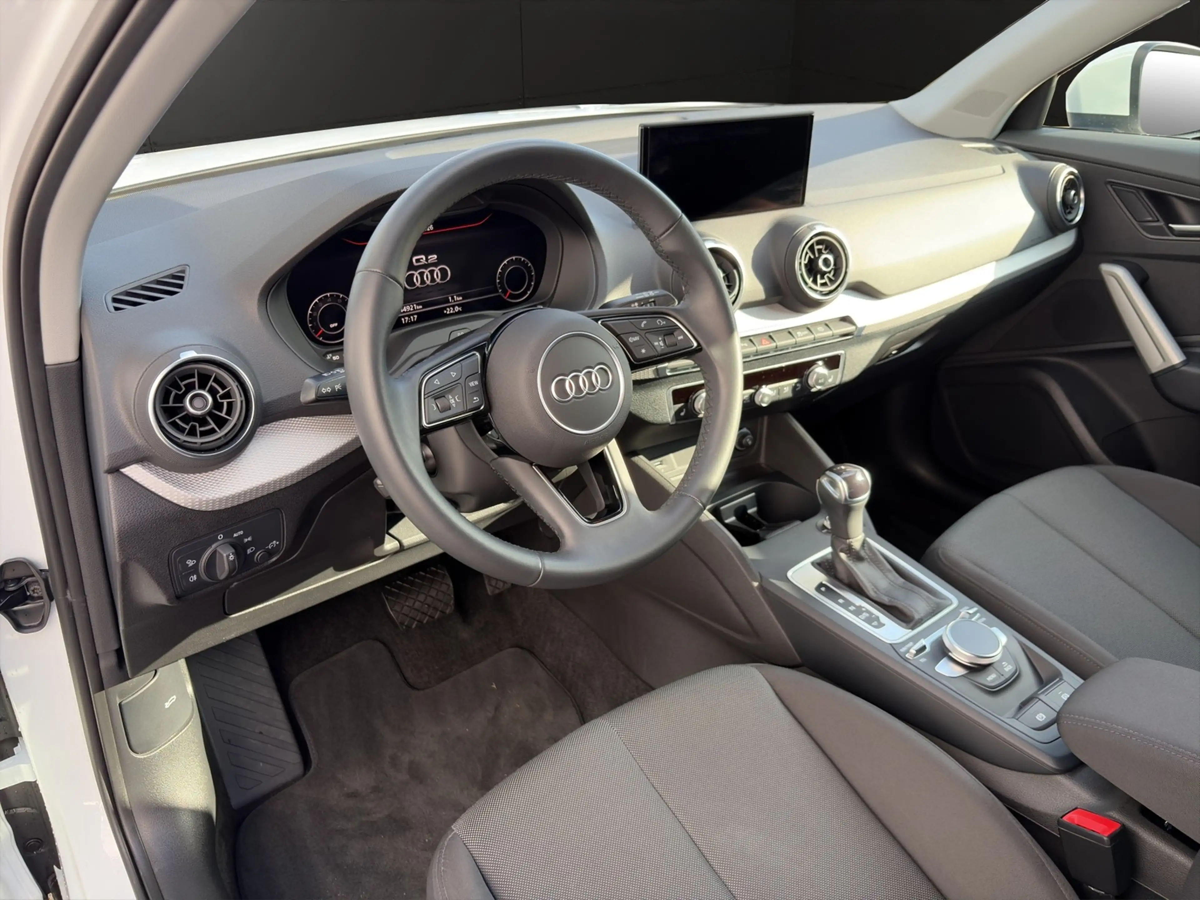 Audi Q2 35 TFSI Kamera+Navi+Matrix — photo 8