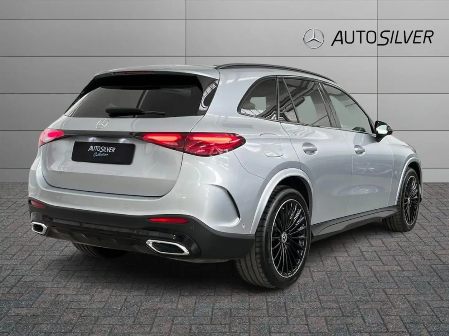 Mercedes-Benz GLC 300 d 4Matic Mild Hybrid AMG Line Premium Zilver - 2