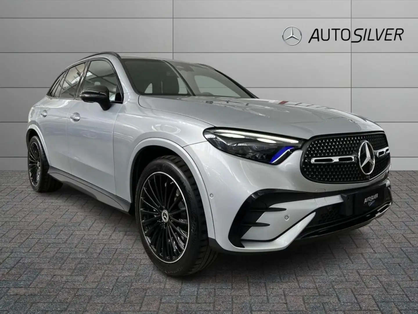 Mercedes-Benz GLC 300 d 4Matic Mild Hybrid AMG Line Premium Zilver - 1
