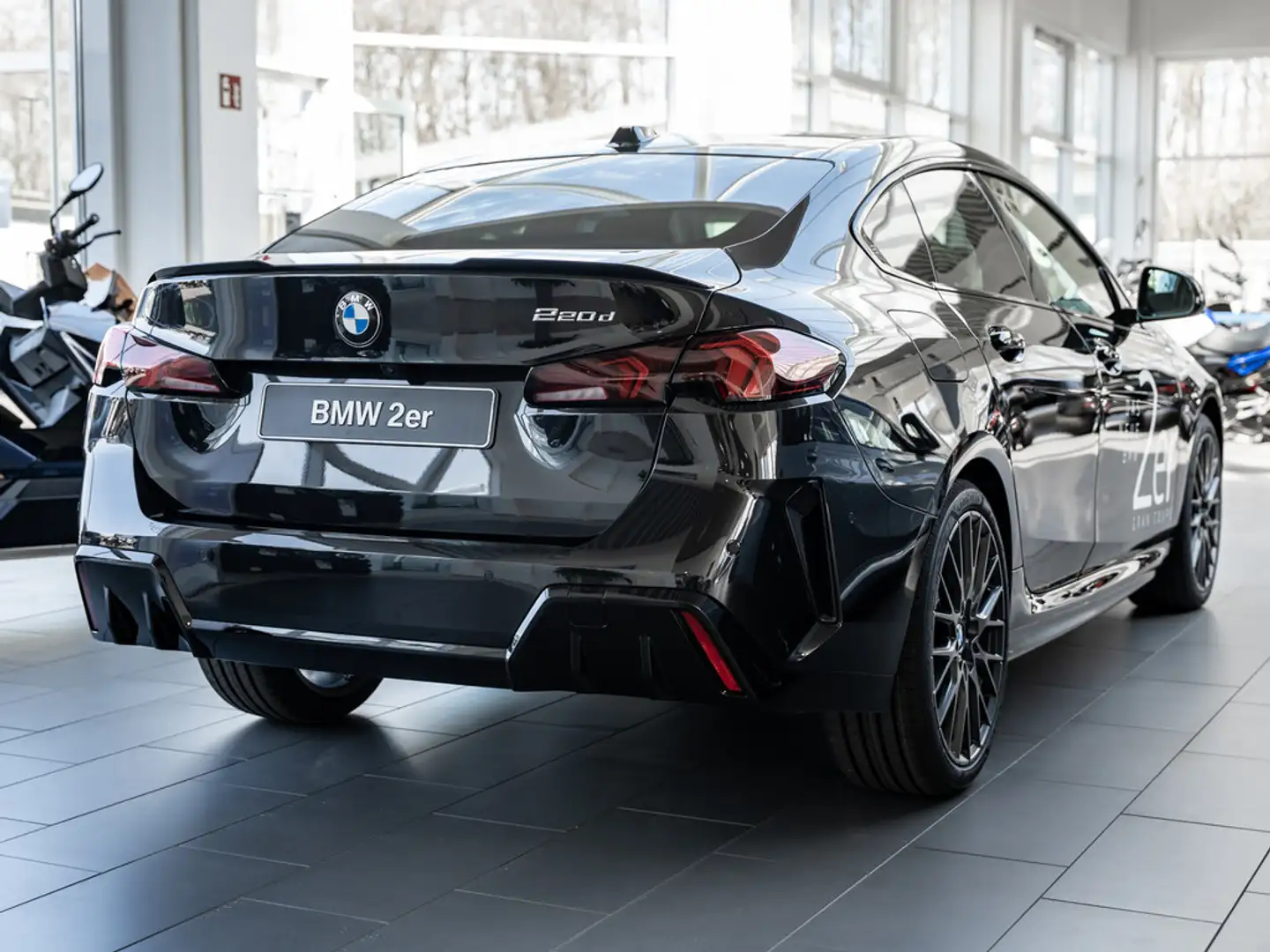 BMW 220 d Gran Coupe M-Sport 360° LED HUD ACC AHK Schwarz - 2