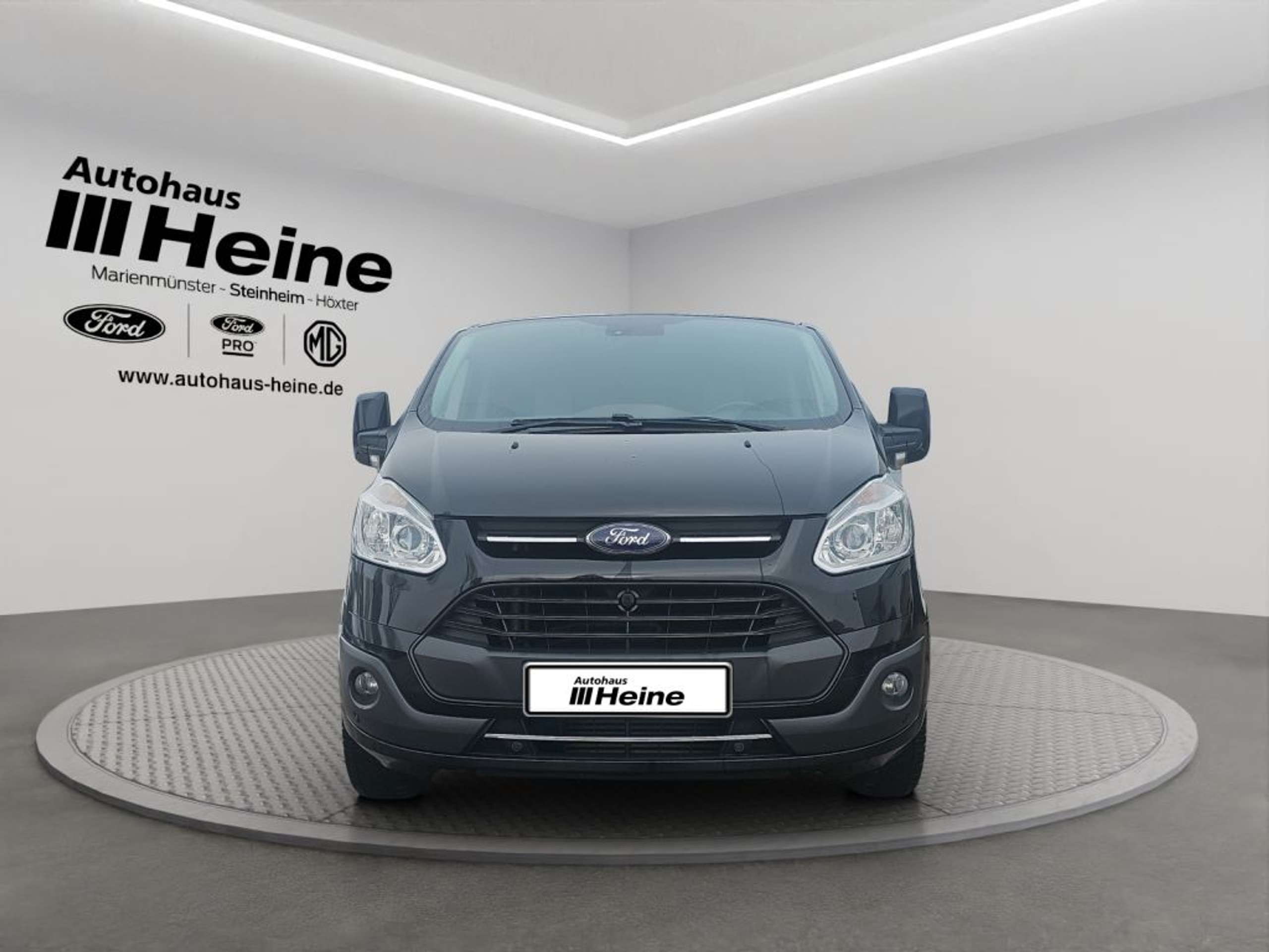 Fahrzeugabbildung Ford Tourneo Custom 310 L1H1 VA Titanium - mit KI generiert/bearbeitet