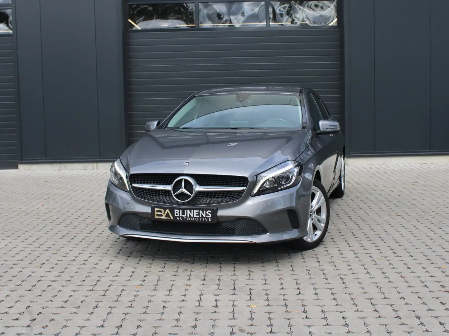 Mercedes-Benz A 180 A 180 d 7G DCT Grau - 2