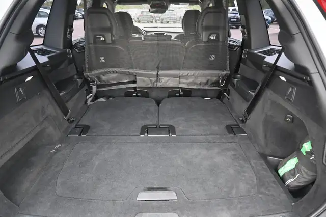 Volvo XC90 view 10