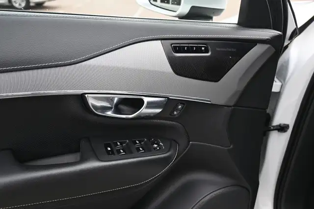 Volvo XC90 view 13