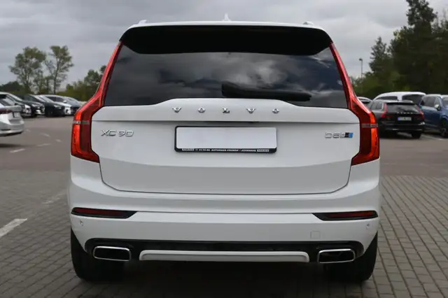 Volvo XC90 view 5