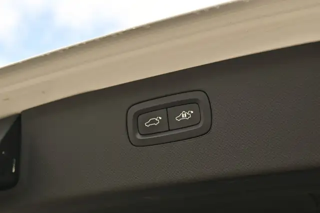 Volvo XC90 view 12