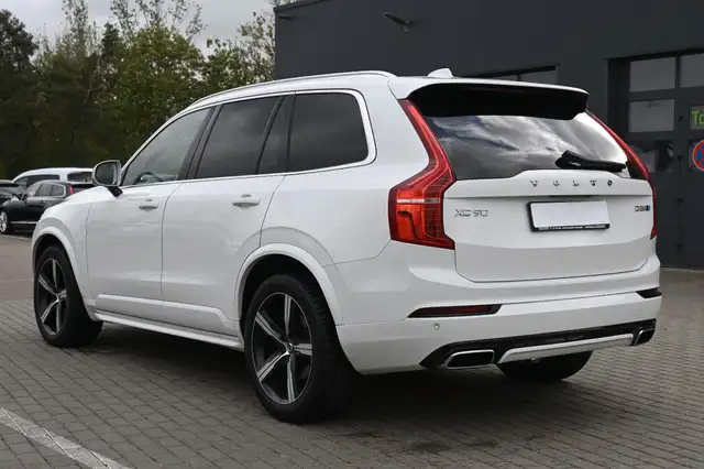 Volvo XC90 view 4